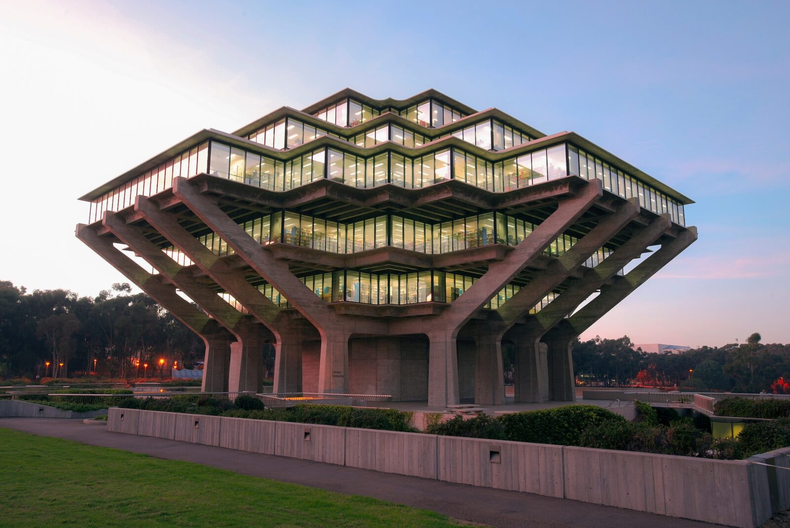 University of California San Diego Library